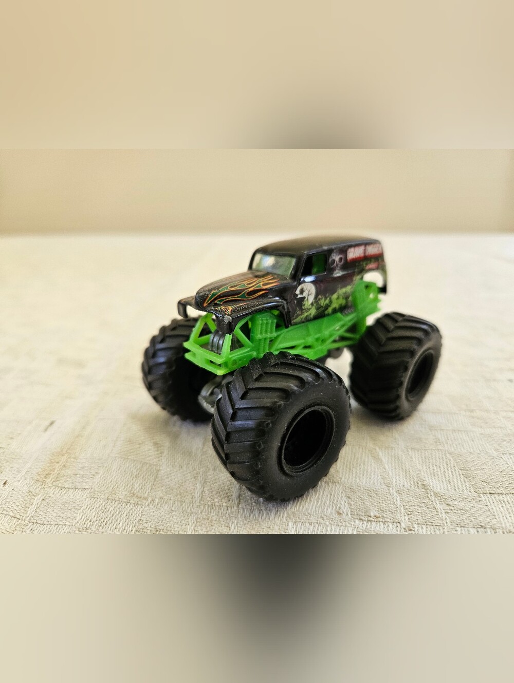 Hot Wheels Monster Jam Trucks Grave Digger 1:64 Scale Black Rims Read
